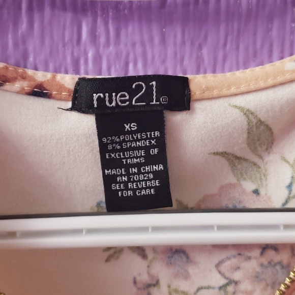 Peachy Rose Romper - Picture 2 of 2